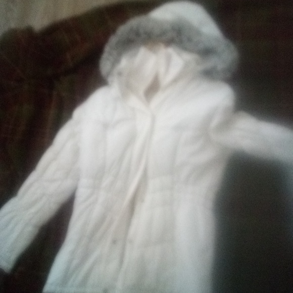 White puffer coat with fur hood - Picture 3 of 4